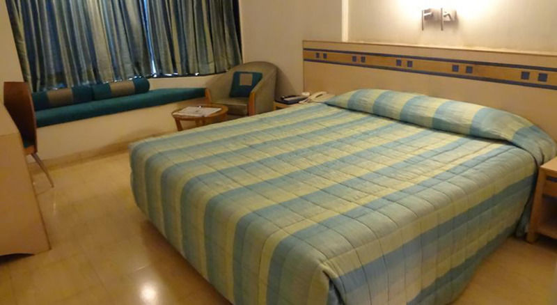 Hotel Suncity Residency Mumbai Exteriör bild
